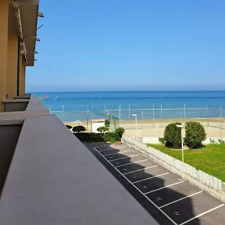F007 - Fano, Monolocale Vista Mare Apartment *